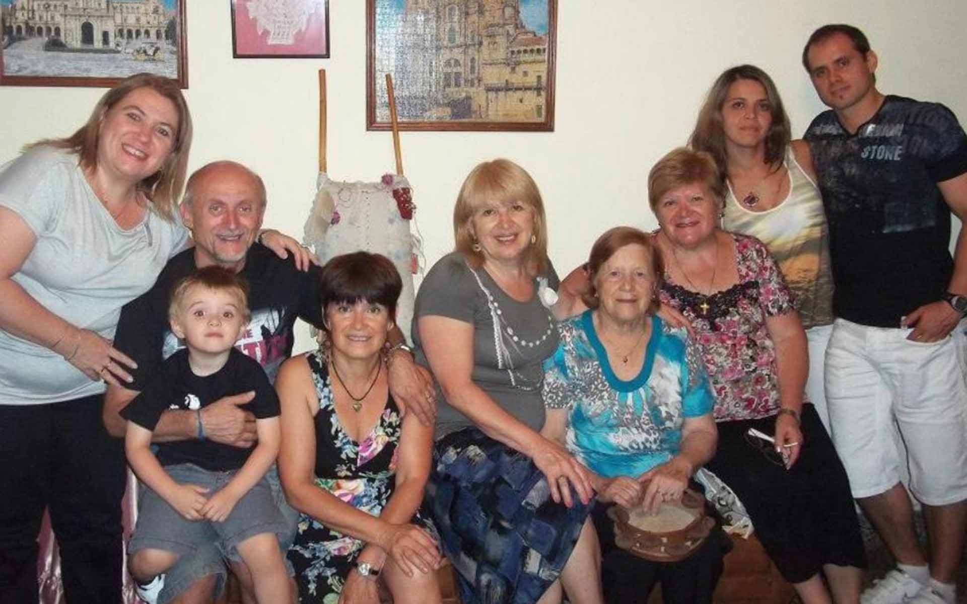 Argentina O. Karina con su gran familia solidaria