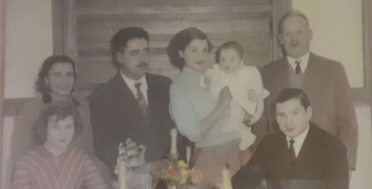 Argentina - Gonzalo recién inmigrado, con sus padres y 2 hermanas web